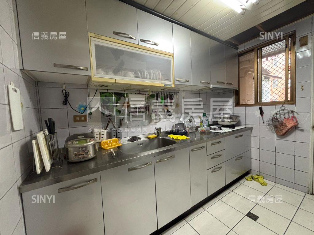 邊間大四房華廈帶平面車位房屋室內格局與周邊環境