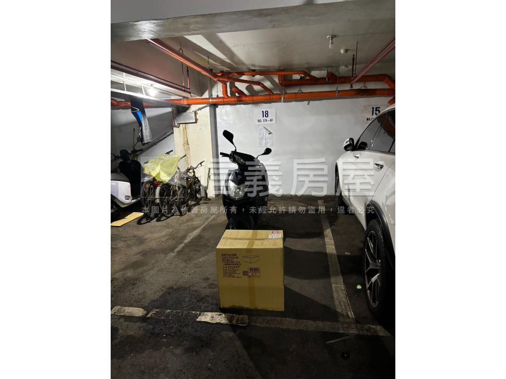 邊間大四房華廈帶平面車位房屋室內格局與周邊環境