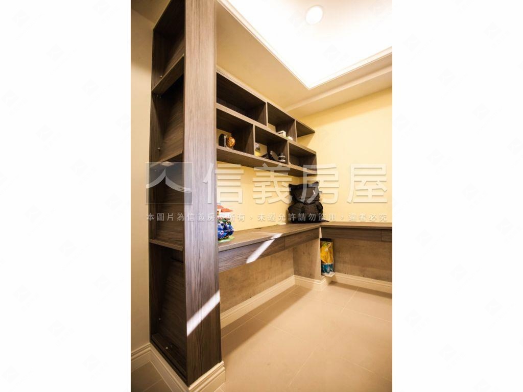 專任莫內歐式風格三房平車房屋室內格局與周邊環境