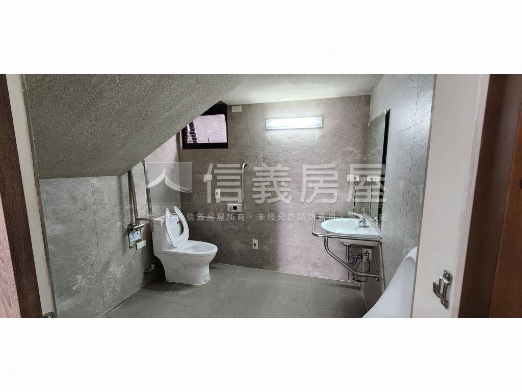北十二期大面寬店面讚房屋室內格局與周邊環境