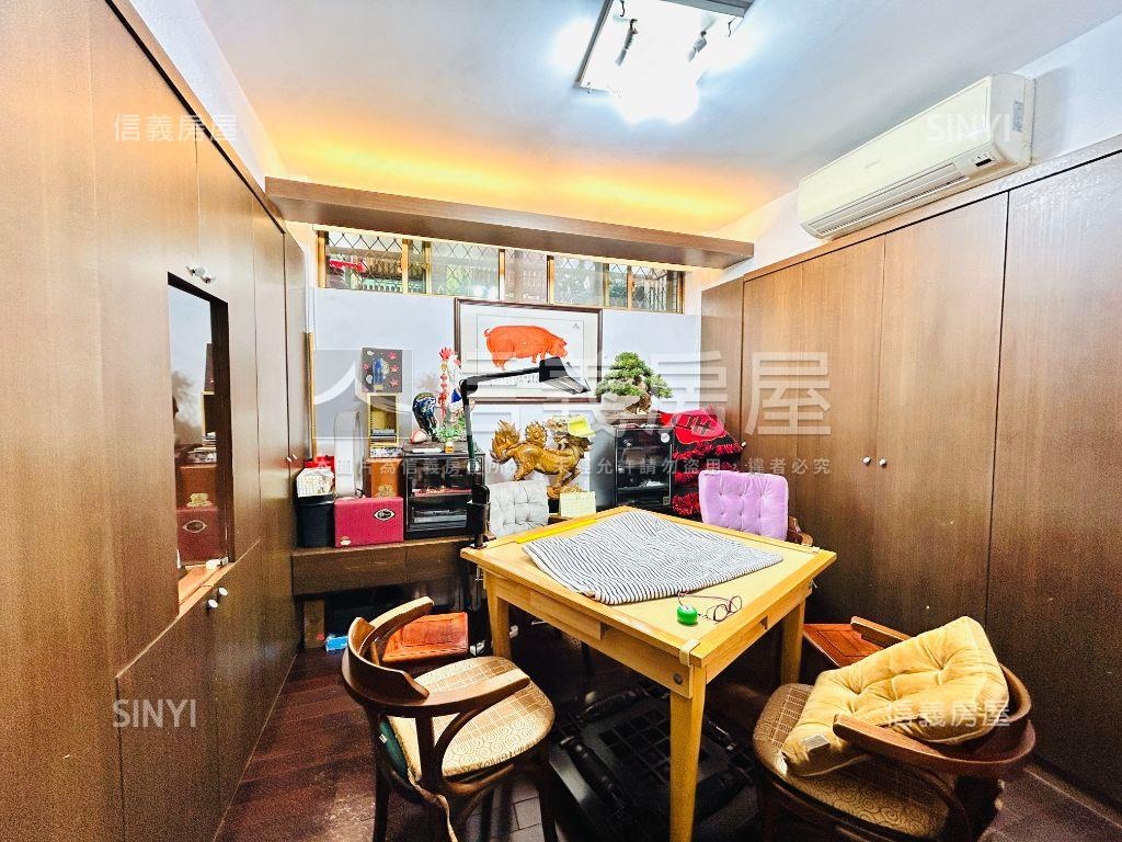 瓏山林綠意環繞邊間下疊房屋室內格局與周邊環境