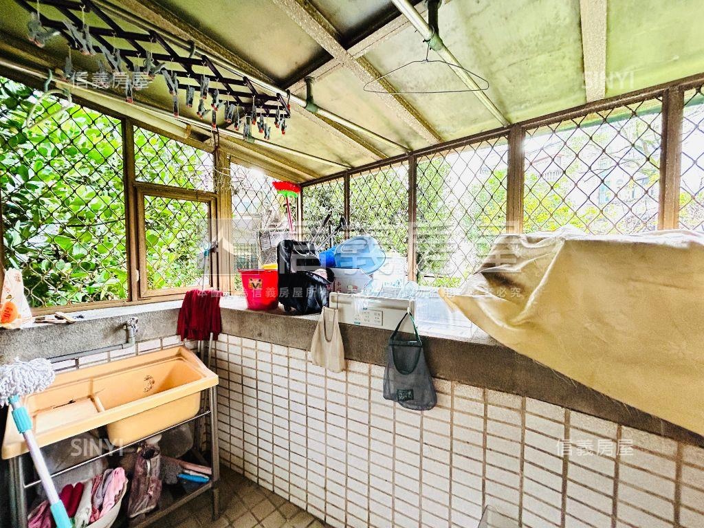 瓏山林綠意環繞邊間下疊房屋室內格局與周邊環境