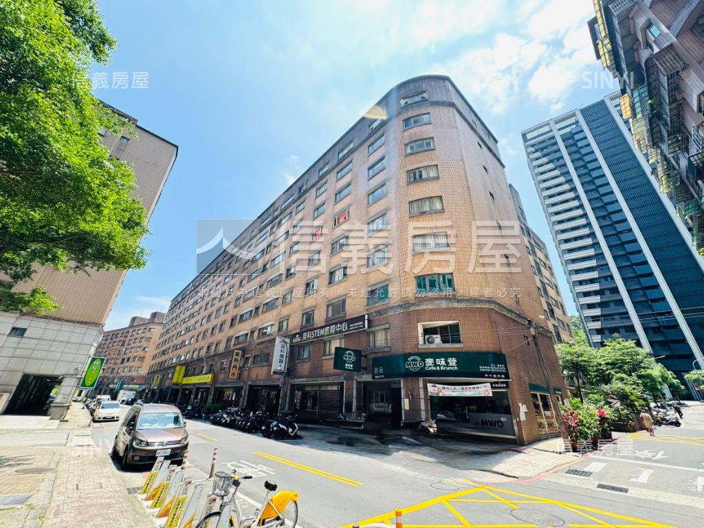 仁愛皇家帝寶三房坡平車位房屋室內格局與周邊環境