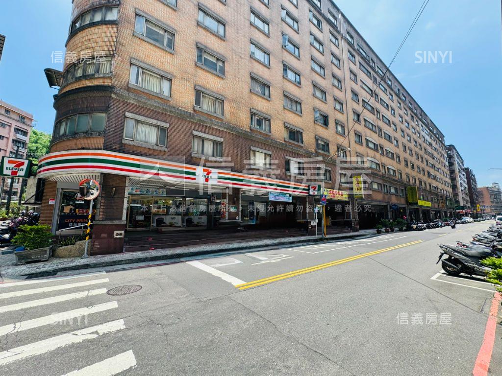 仁愛皇家帝寶三房坡平車位房屋室內格局與周邊環境