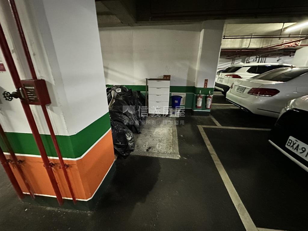 仁愛皇家帝寶三房坡平車位房屋室內格局與周邊環境