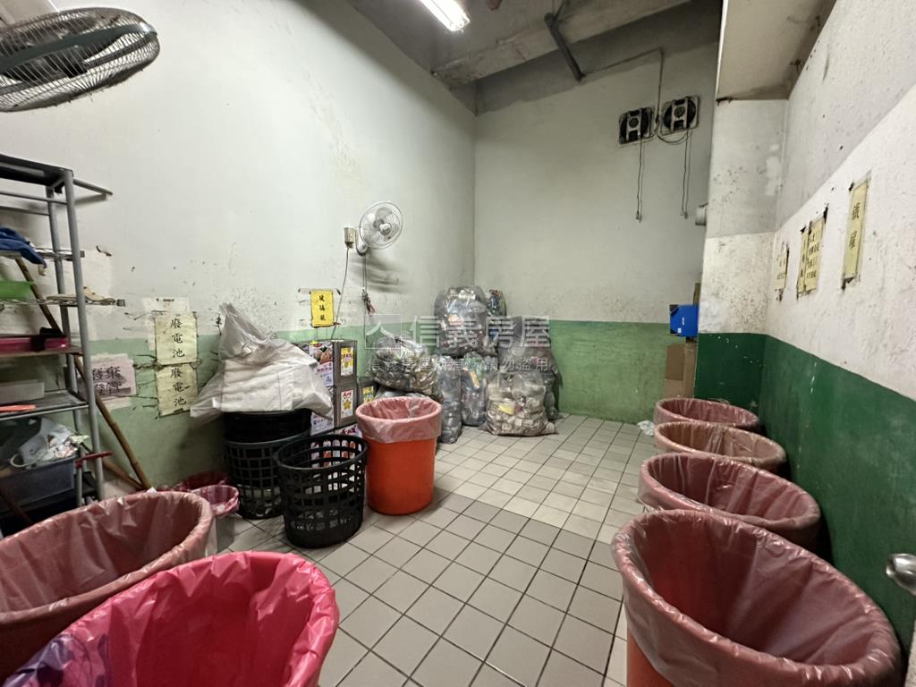仁愛皇家帝寶三房坡平車位房屋室內格局與周邊環境