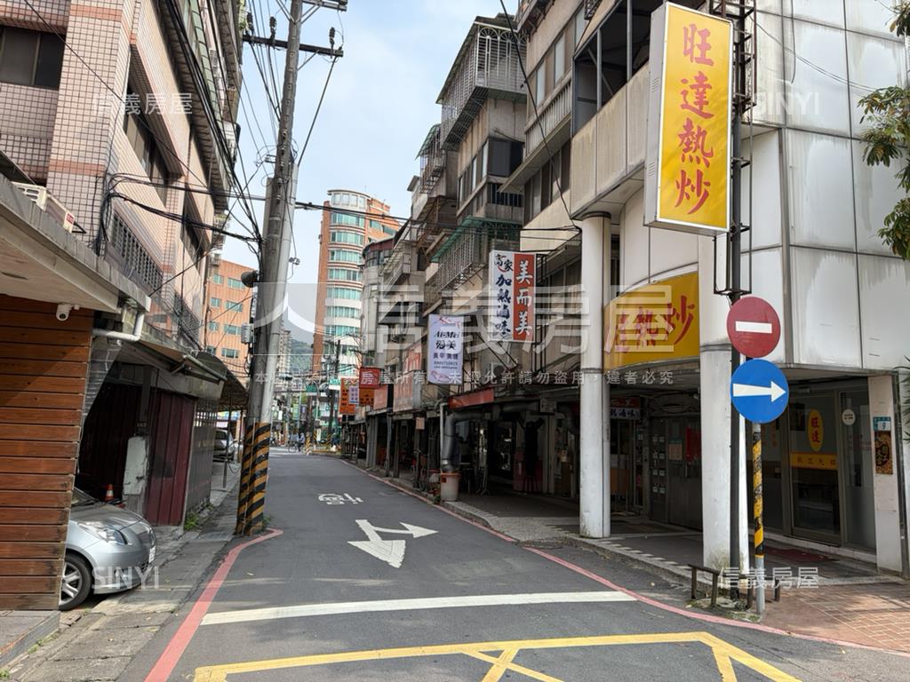 七張捷運金店面房屋室內格局與周邊環境