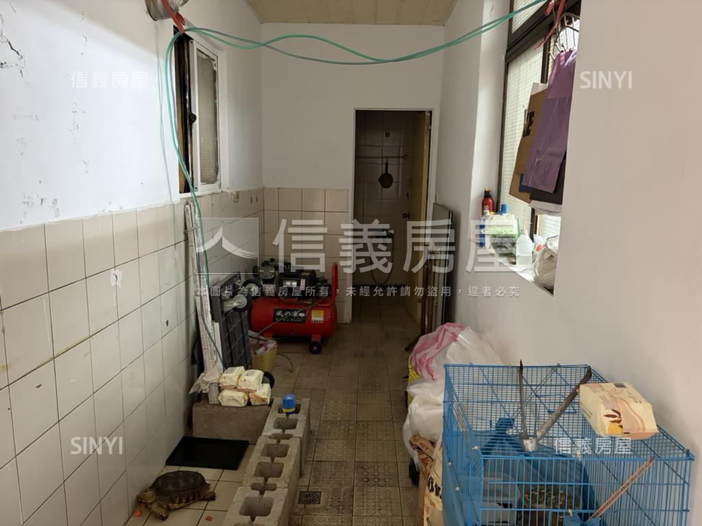 七張捷運金店面房屋室內格局與周邊環境