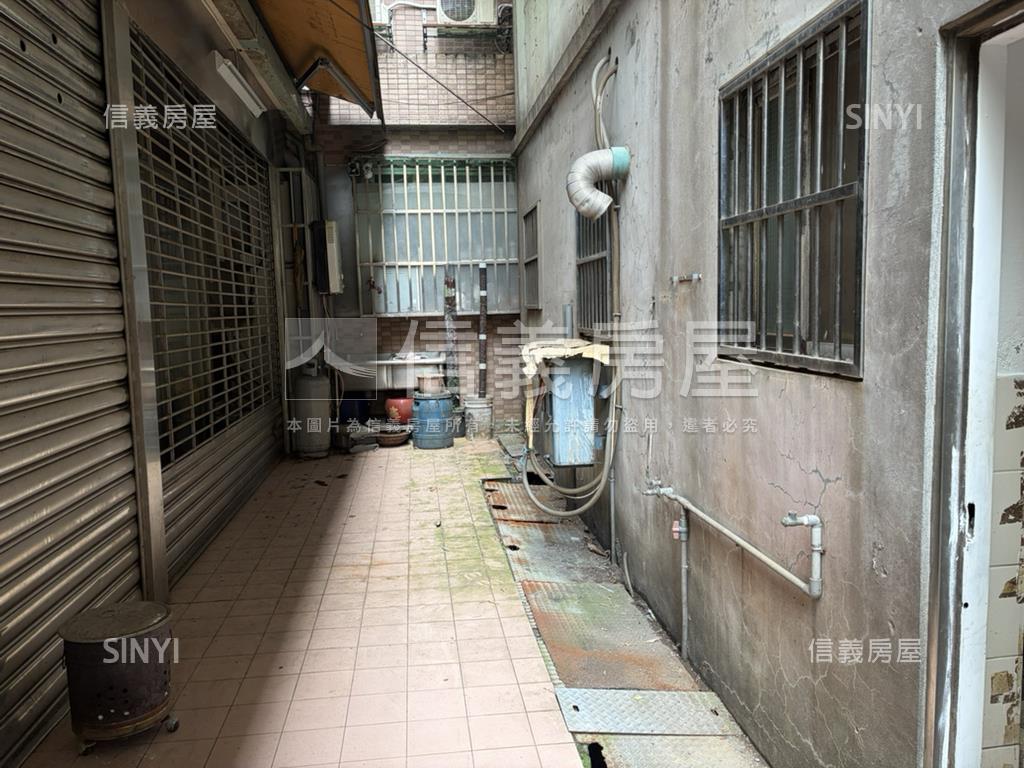 七張捷運金店面房屋室內格局與周邊環境