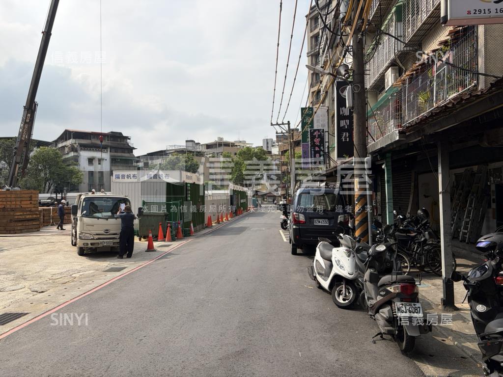 七張捷運金店面房屋室內格局與周邊環境