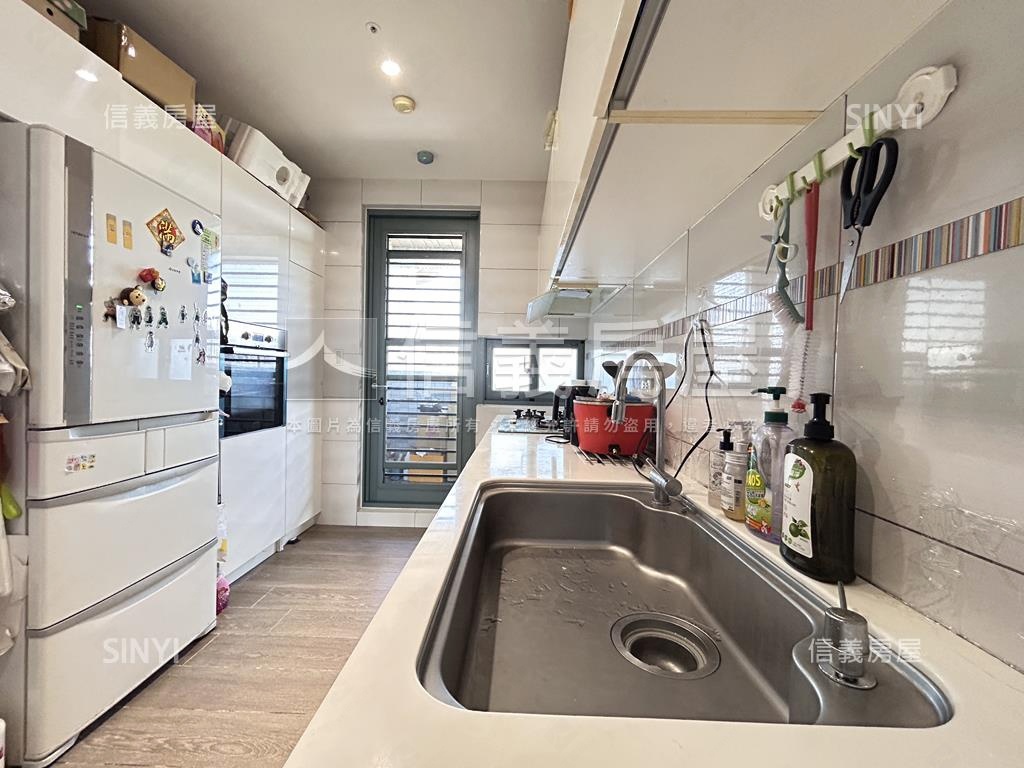 新店河濱溫泉美妝豪邸房屋室內格局與周邊環境