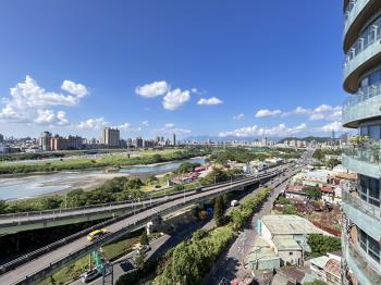 新店河濱溫泉美妝豪邸