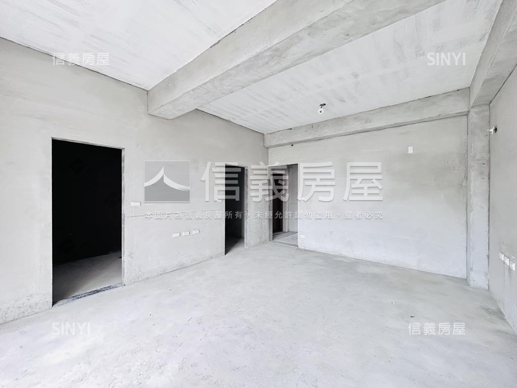 公園旁邊間電梯別墅房屋室內格局與周邊環境