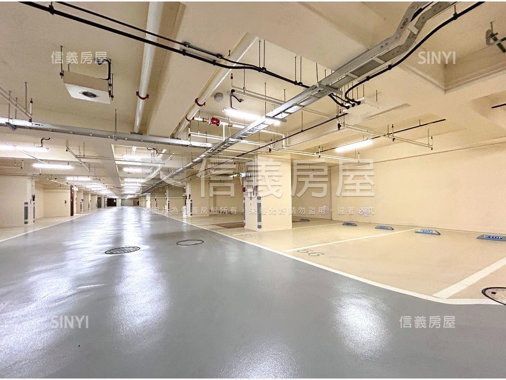 清景麟公園兩房兩衛平車房屋室內格局與周邊環境