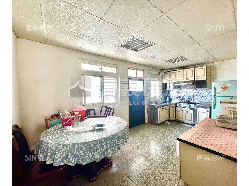 專任。近南門公園公寓房屋室內格局與周邊環境