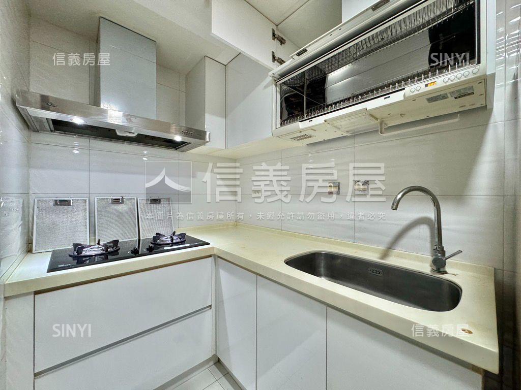 皇翔百老匯樹景三房車位房屋室內格局與周邊環境