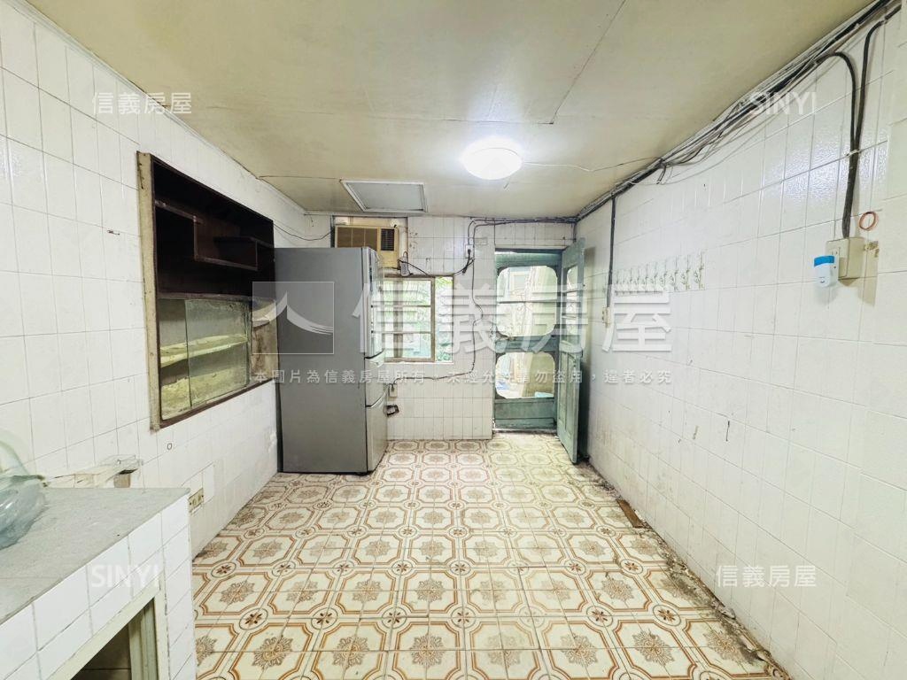 前庭後院稀有百坪美透天房屋室內格局與周邊環境