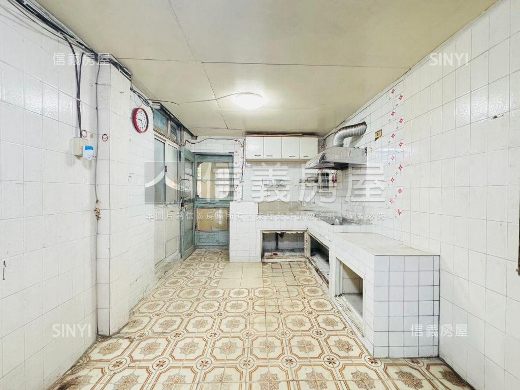 前庭後院稀有百坪美透天房屋室內格局與周邊環境