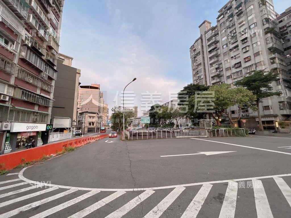 市中心公園小築房屋室內格局與周邊環境