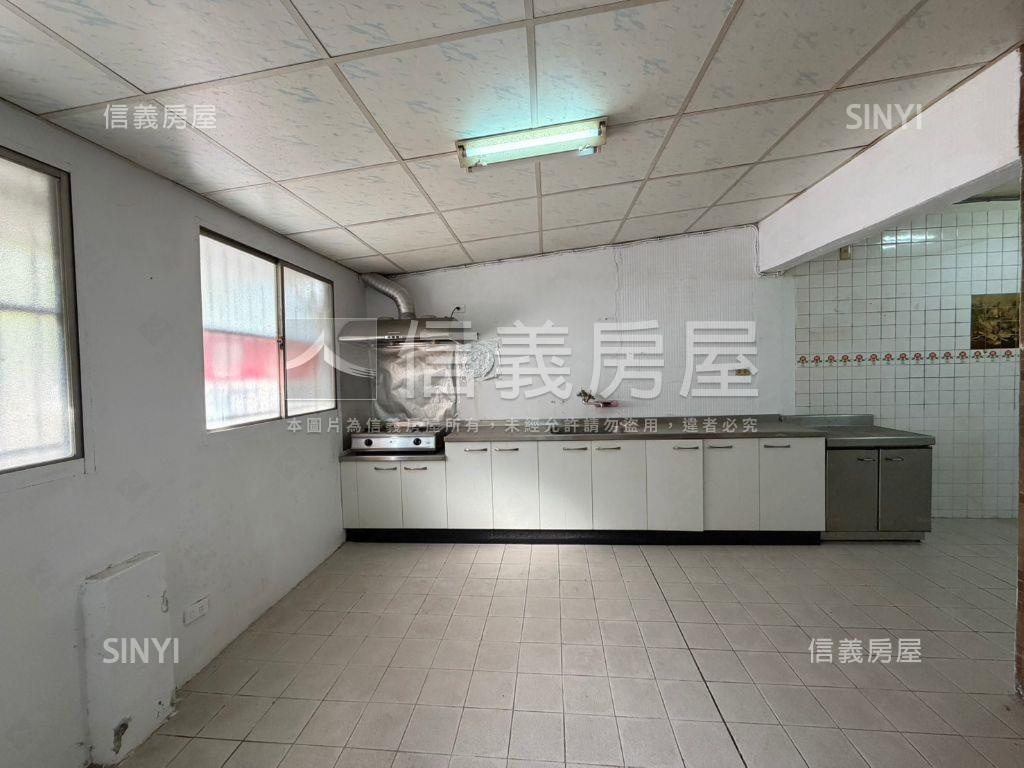 碳佐麻里公園旁一樓寓房屋室內格局與周邊環境