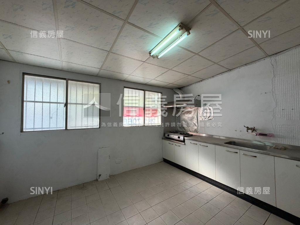 碳佐麻里公園旁一樓寓房屋室內格局與周邊環境