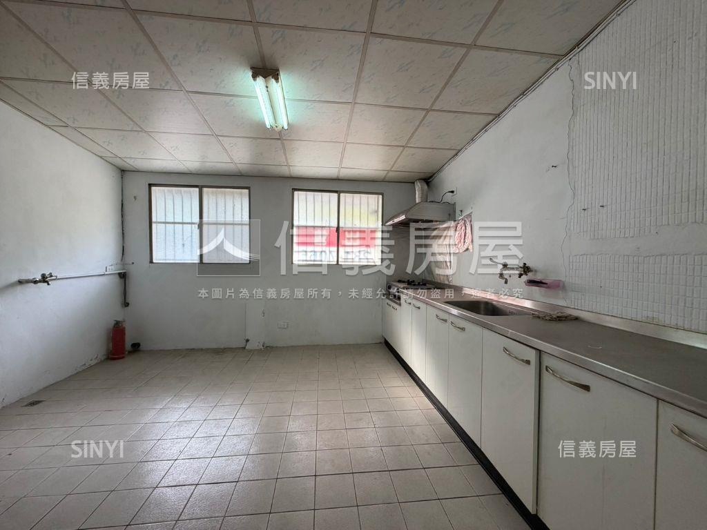 碳佐麻里公園旁一樓寓房屋室內格局與周邊環境