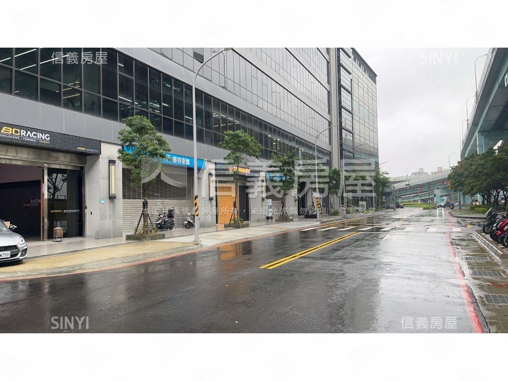 全新智富時代三車位房屋室內格局與周邊環境