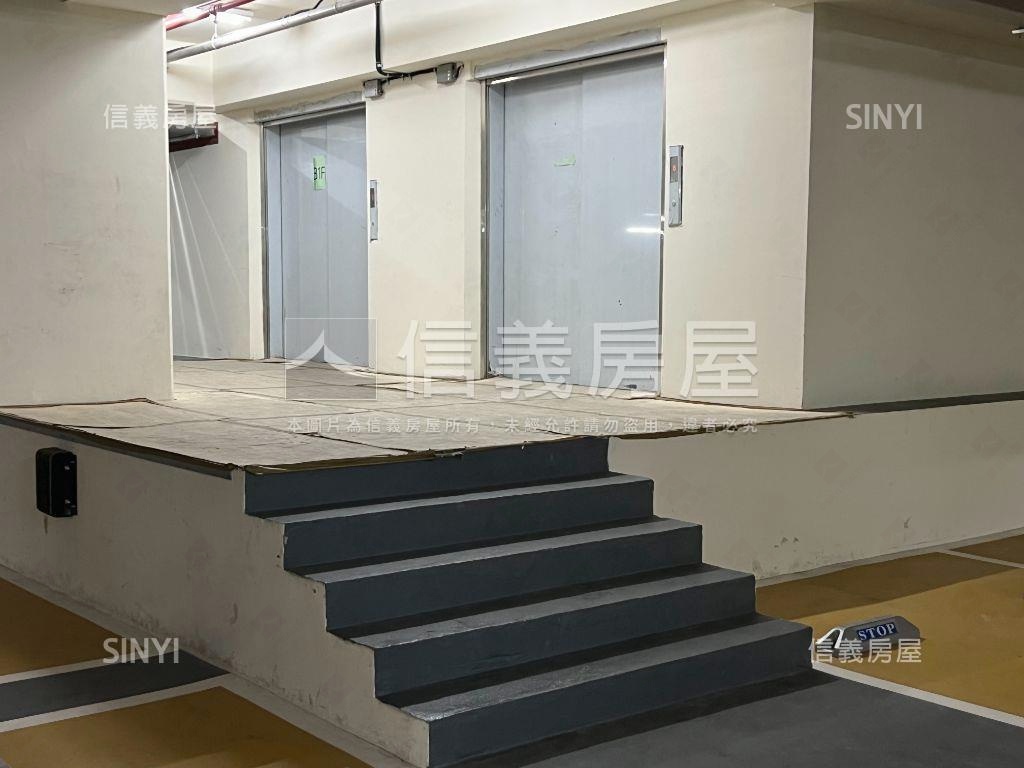 全新智富時代三車位房屋室內格局與周邊環境