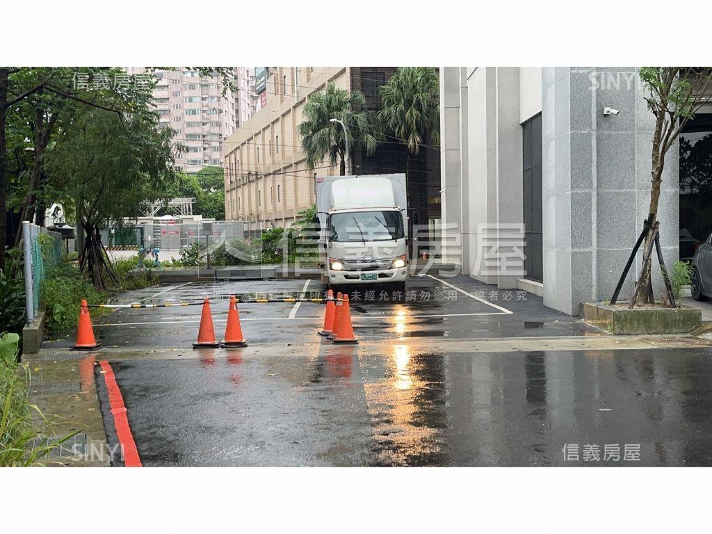 全新智富時代三車位房屋室內格局與周邊環境