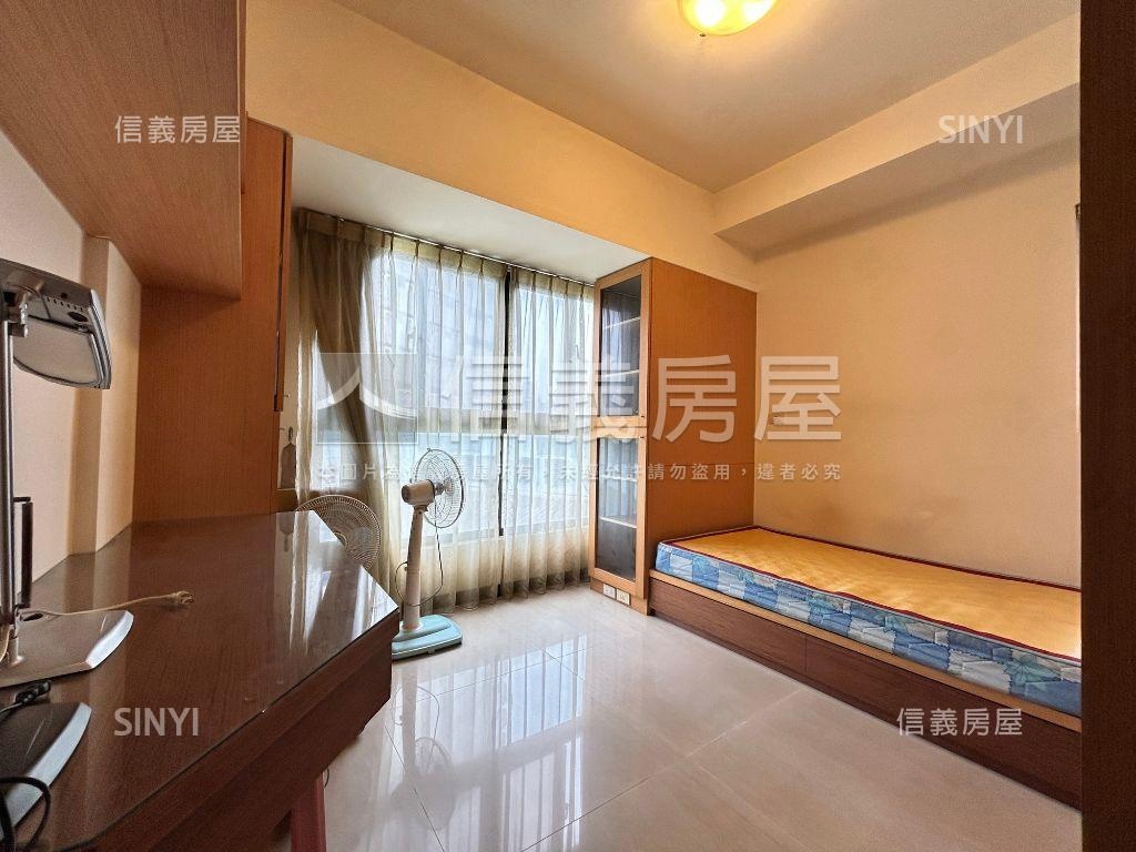 專任ＲＯＯＭ２８兩房車位房屋室內格局與周邊環境