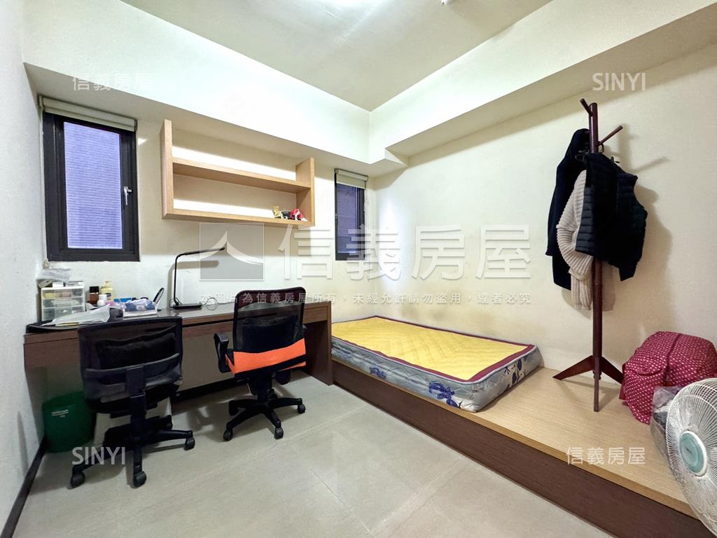 專任ＲＯＯＭ２８兩房車位房屋室內格局與周邊環境