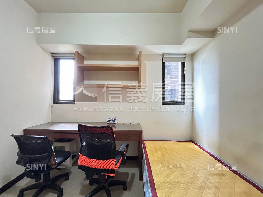 專任ＲＯＯＭ２８兩房車位房屋室內格局與周邊環境