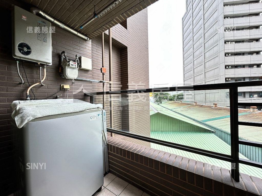 專任ＲＯＯＭ２８兩房車位房屋室內格局與周邊環境