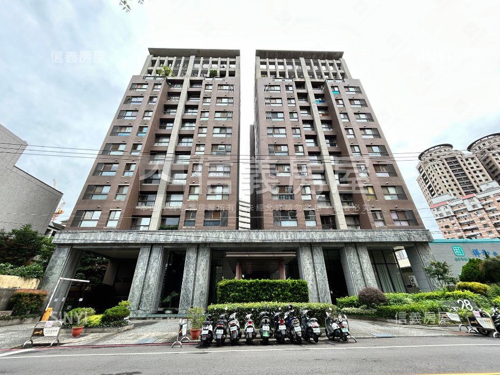 專任ＲＯＯＭ２８兩房車位房屋室內格局與周邊環境