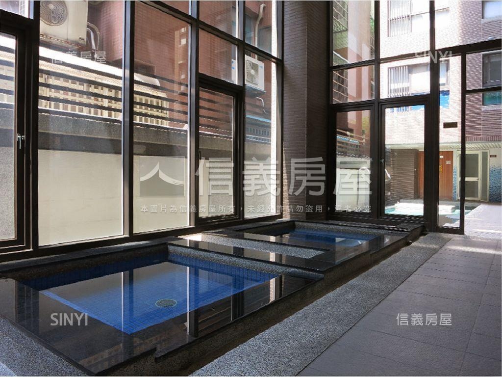 專任ＲＯＯＭ２８兩房車位房屋室內格局與周邊環境