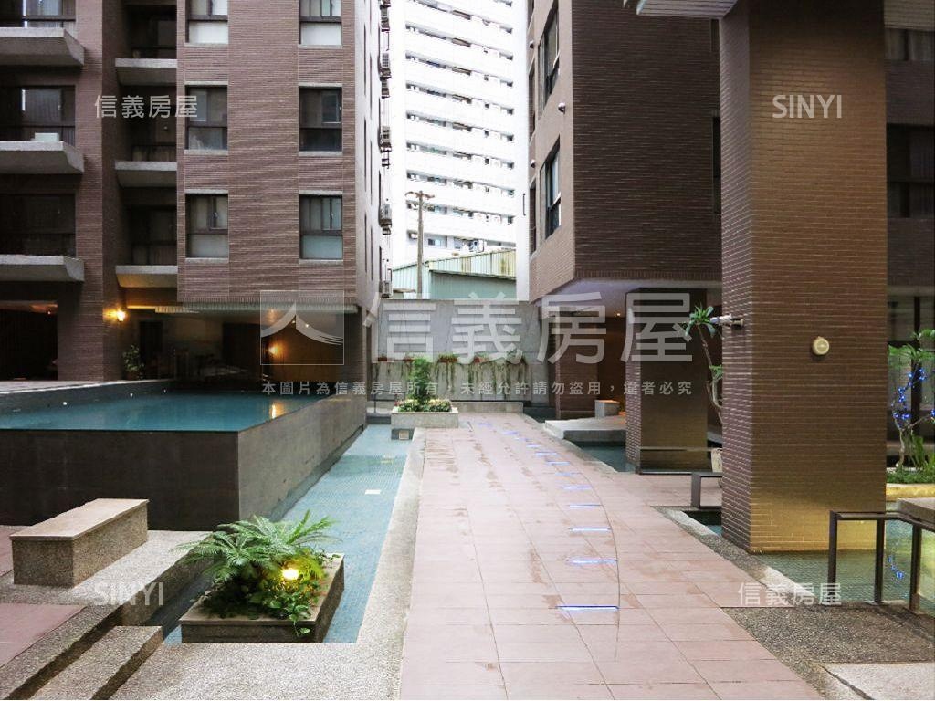 專任ＲＯＯＭ２８兩房車位房屋室內格局與周邊環境