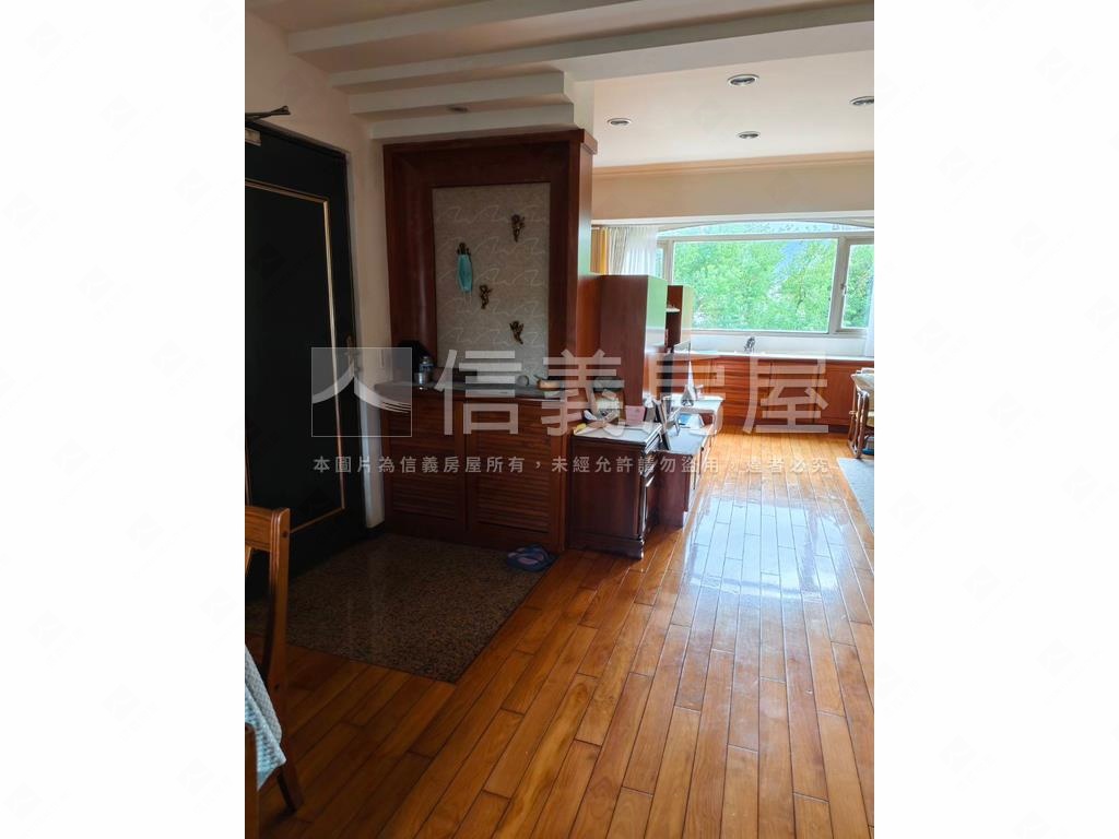 專任彩虹新象綠意滿窗房屋室內格局與周邊環境