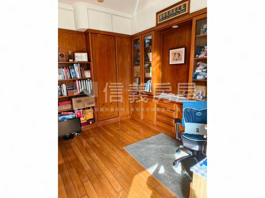 專任彩虹新象綠意滿窗房屋室內格局與周邊環境