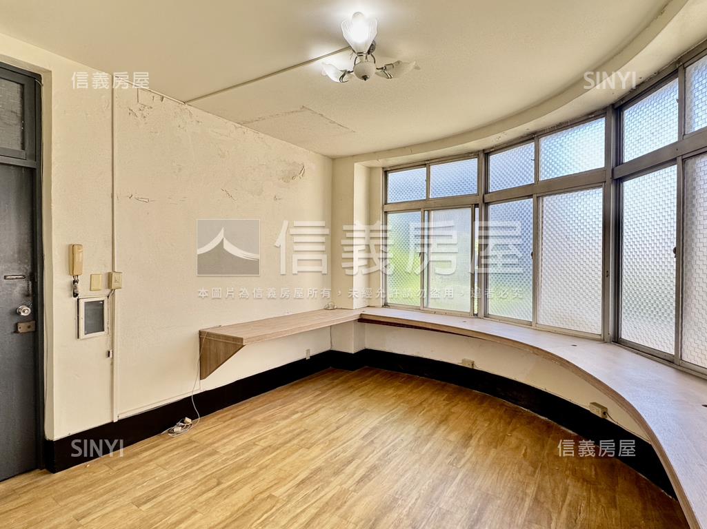 邊間公寓２房。無土地房屋室內格局與周邊環境