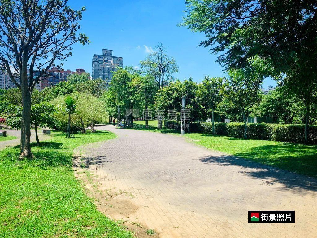 森林公園．電梯２房車位房屋室內格局與周邊環境