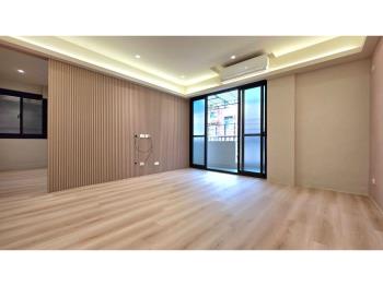 全新裝潢黃金三樓美屋