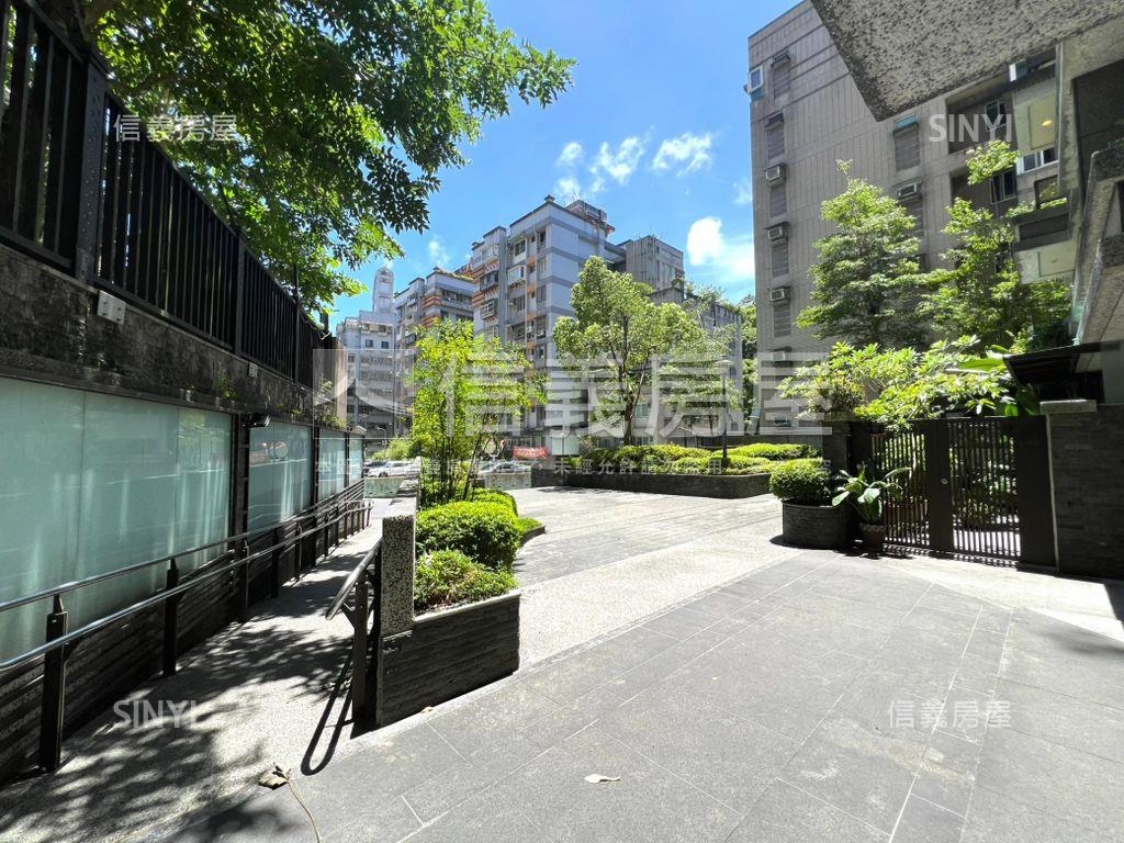 文山敦品２房１室坡平車位房屋室內格局與周邊環境