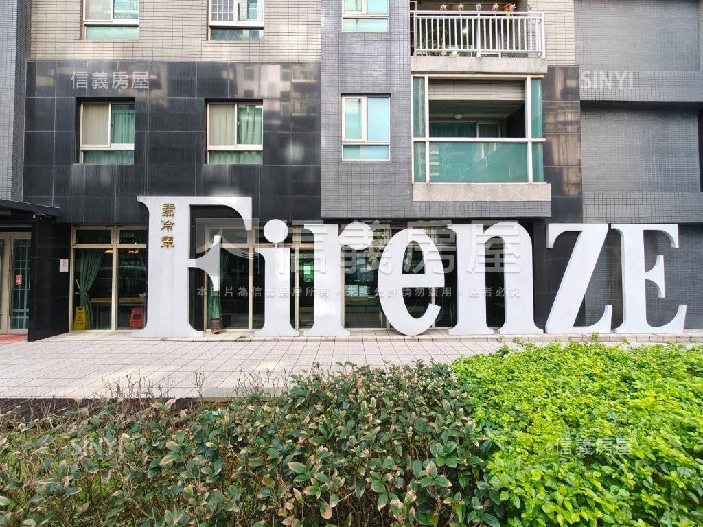 專任翡冷翠邊間２房車位房屋室內格局與周邊環境