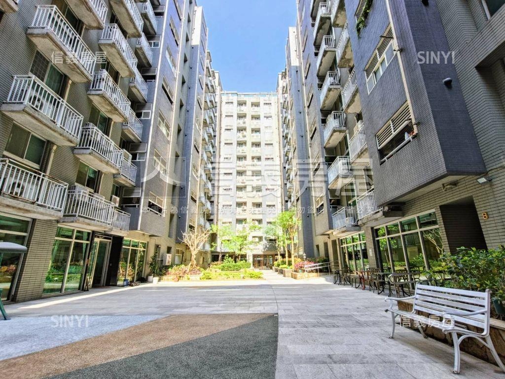 專任翡冷翠邊間２房車位房屋室內格局與周邊環境