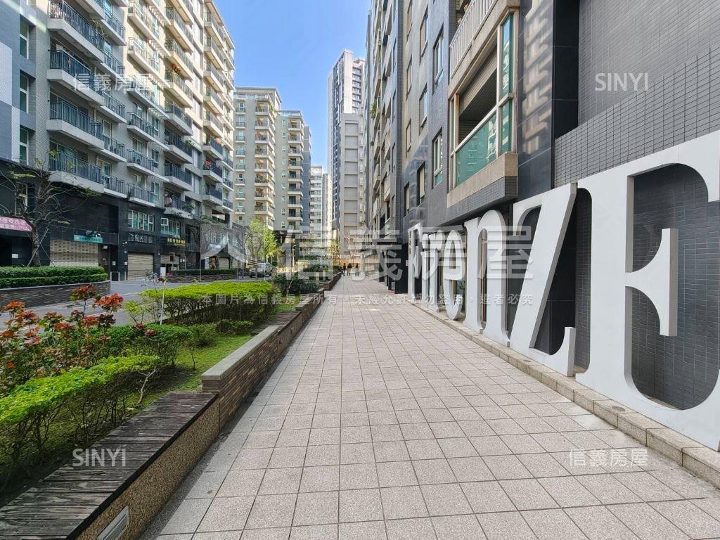 專任翡冷翠邊間２房車位房屋室內格局與周邊環境