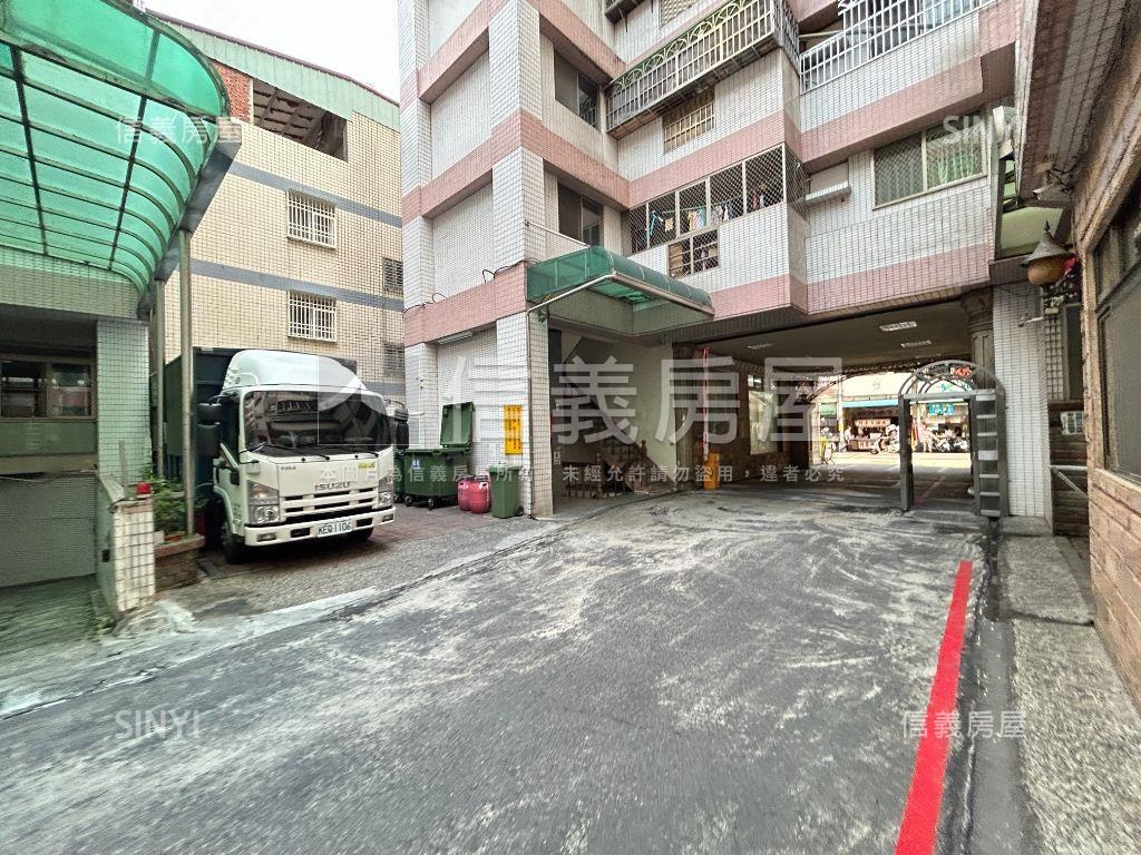 近捷運站三房平面車位房屋室內格局與周邊環境