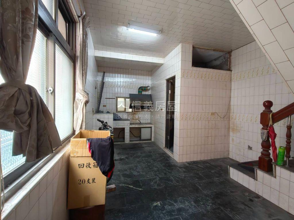 瑞隆近輕軌邊間透天房屋室內格局與周邊環境