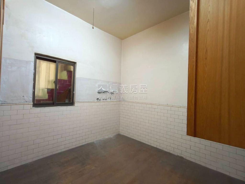 瑞隆近輕軌邊間透天房屋室內格局與周邊環境