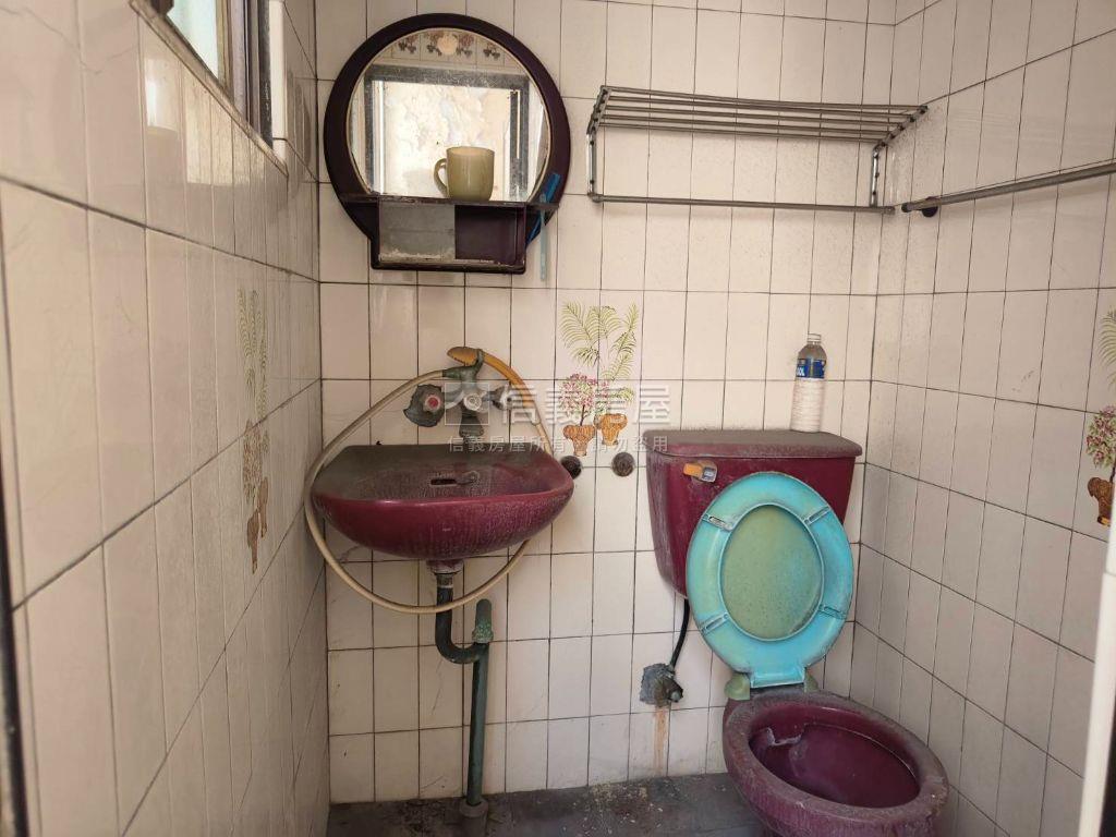 瑞隆近輕軌邊間透天房屋室內格局與周邊環境