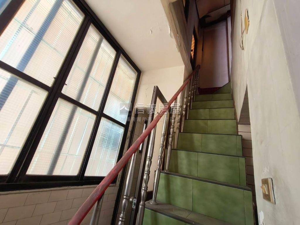 瑞隆近輕軌邊間透天房屋室內格局與周邊環境
